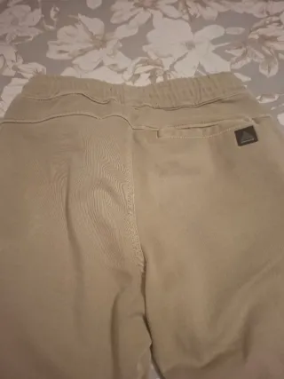 Pantalón Zara chico beige