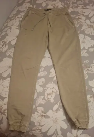 Pantalón Zara chico beige