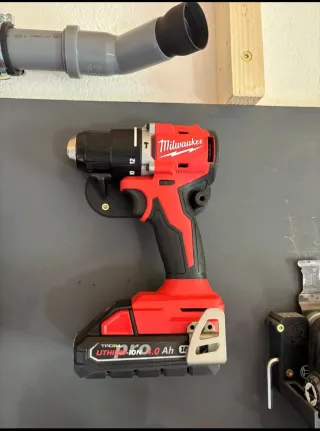 Soporte Pared Taladro Milwaukee compacto