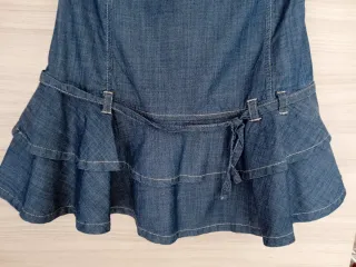 Vestido vaquero corto con volantes