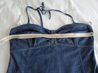 Vestido vaquero corto con volantes