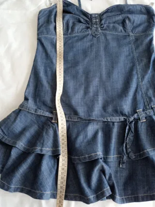 Vestido vaquero corto con volantes