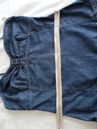 Vestido vaquero corto con volantes