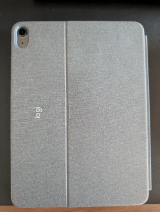 iPad Air 5ª Gen 64GB + Teclado y Lápiz Logitech