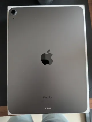 iPad Air 5ª Gen 64GB + Teclado y Lápiz Logitech
