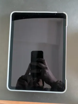 iPad Air 5ª Gen 64GB + Teclado y Lápiz Logitech