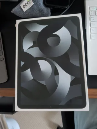 iPad Air 5ª Gen 64GB + Teclado y Lápiz Logitech