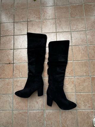 Stivali neri con tacco