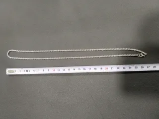 Collar Cordón plateado.