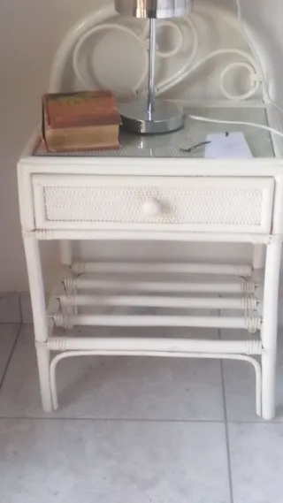 2 Comodini Bianchi in Rattan