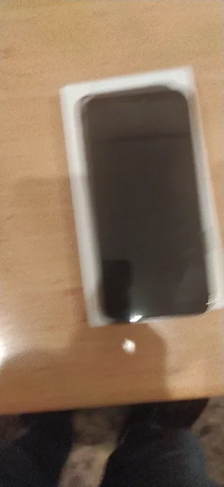 Samsung Plateado Casi Nuevo con capa iphone 16 pro