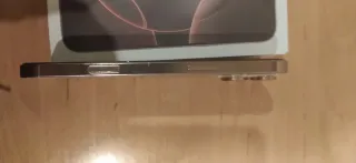 Samsung Plateado Casi Nuevo con capa iphone 16 pro