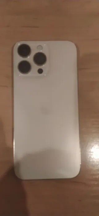 Samsung Plateado Casi Nuevo con capa iphone 16 pro