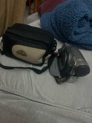 Cámara de vídeo Hitachi multiformato