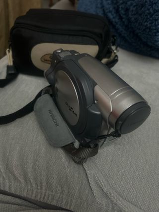 Cámara de vídeo Hitachi multiformato