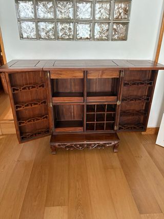 Mueble bar de madera