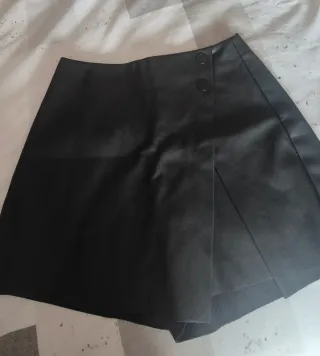 Falda pantalón efecto piel