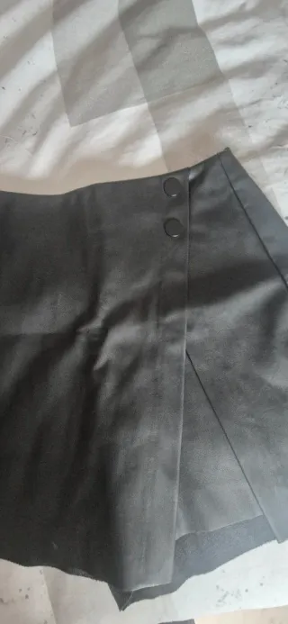 Falda pantalón efecto piel