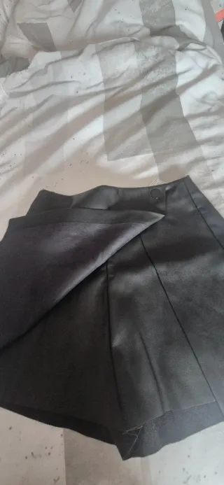 Falda pantalón efecto piel