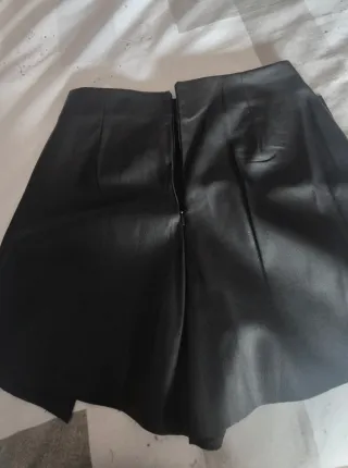 Falda pantalón efecto piel