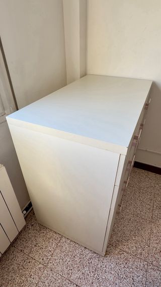 Cómoda infantil 4 cajones. Tiradores rosa.