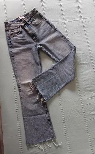 Pantalón vaquero cropped flare mujer