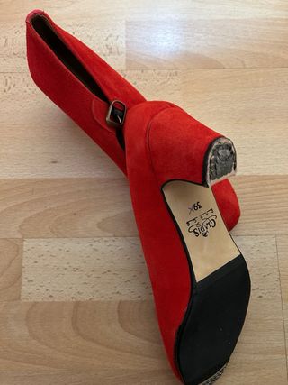 Zapatos de baile rojos de ante