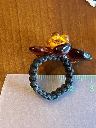 Anillo de ámbar y macramé nuevo