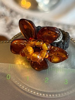 Anillo de ámbar y macramé nuevo