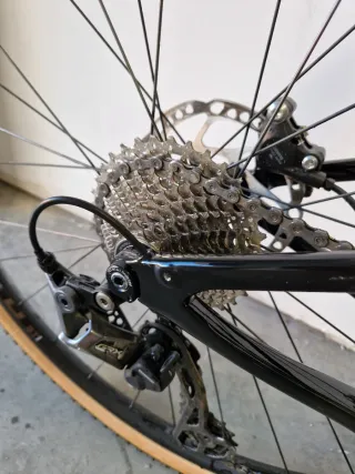 Bicicleta Gravel Cannondale Nera