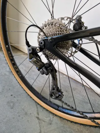 Bicicleta Gravel Cannondale Nera