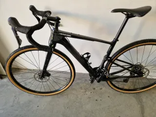 Bicicleta Gravel Cannondale Nera