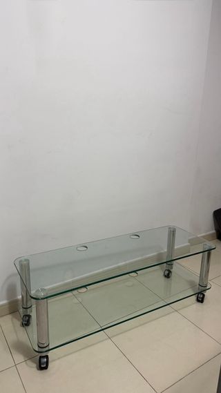 Mesa auxiliar cristal y metal con ruedas