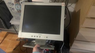 Monitor AIRIS, torre, teclado y ratón HP Compaq