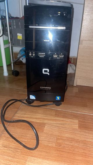 Monitor AIRIS, torre, teclado y ratón HP Compaq