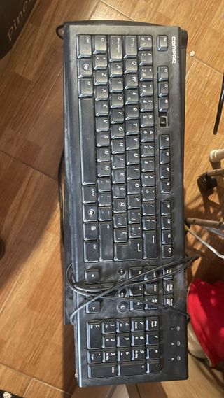 Monitor AIRIS, torre, teclado y ratón HP Compaq