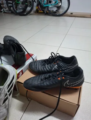 Botas de fútbol para césped