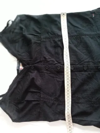 Top Pepe Jeans negro con volantes