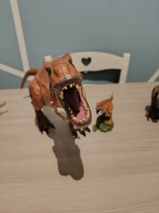 Lotto dinosauri giocattolo