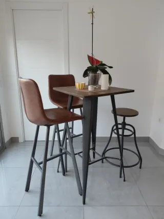Mesa alta cocina y 2 taburetes