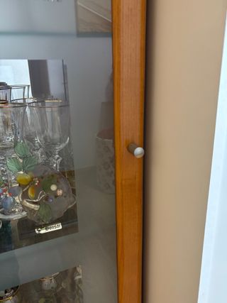 Vitrina de madera  y cristal