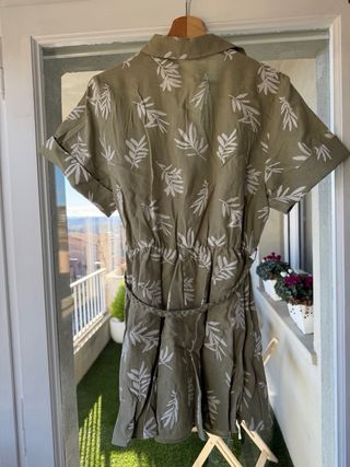 Vestido Zara verde militar estampado