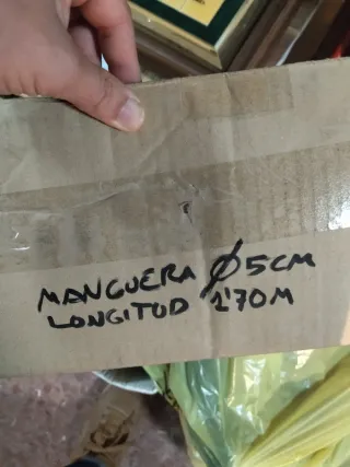 Manguera aspiración fregadora hombre a bordo