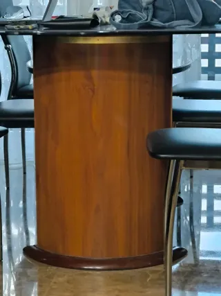 Mesa de comedor de cristal y madera.Negociable