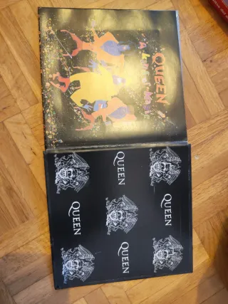 Libro a kind of magic Queen SIN el CD