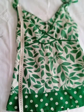 Top verde y blanco estampado hojas