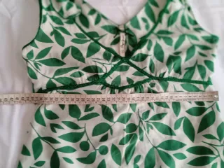 Top verde y blanco estampado hojas