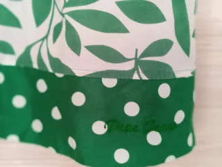 Top verde y blanco estampado hojas