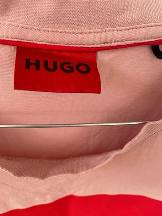 T-shirt Hugo Boss rosa con logo rosso