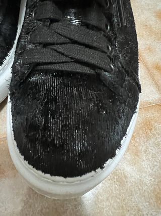 Scarpe nere effetto lurex con borchie